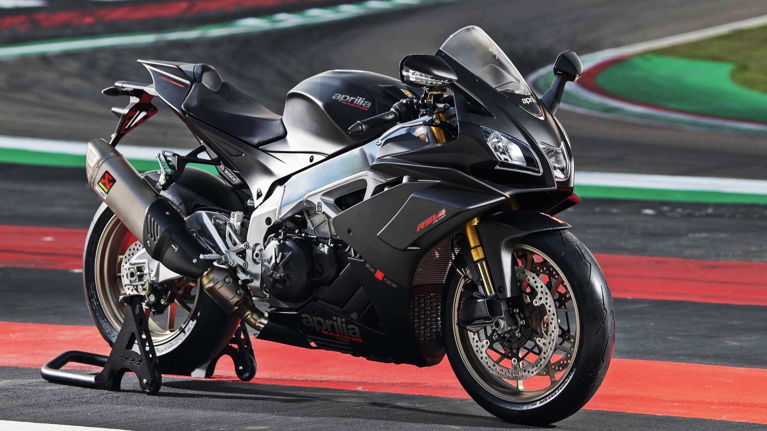 -_引领潮流：运动员的时尚穿搭成为热点_，2021运动员穿的衣服是什么牌子