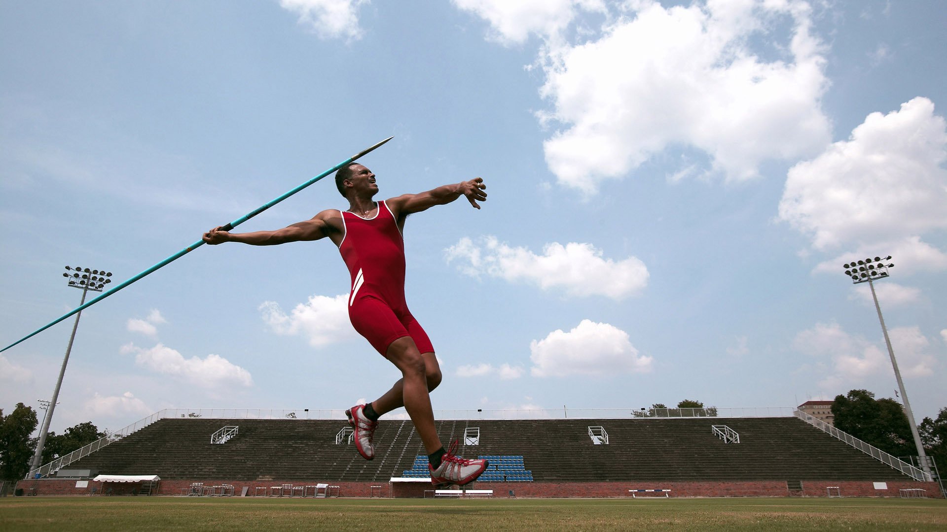 墨西哥队后卫佩雷斯在巴黎奥运会上表现出色，墨西哥洛佩斯