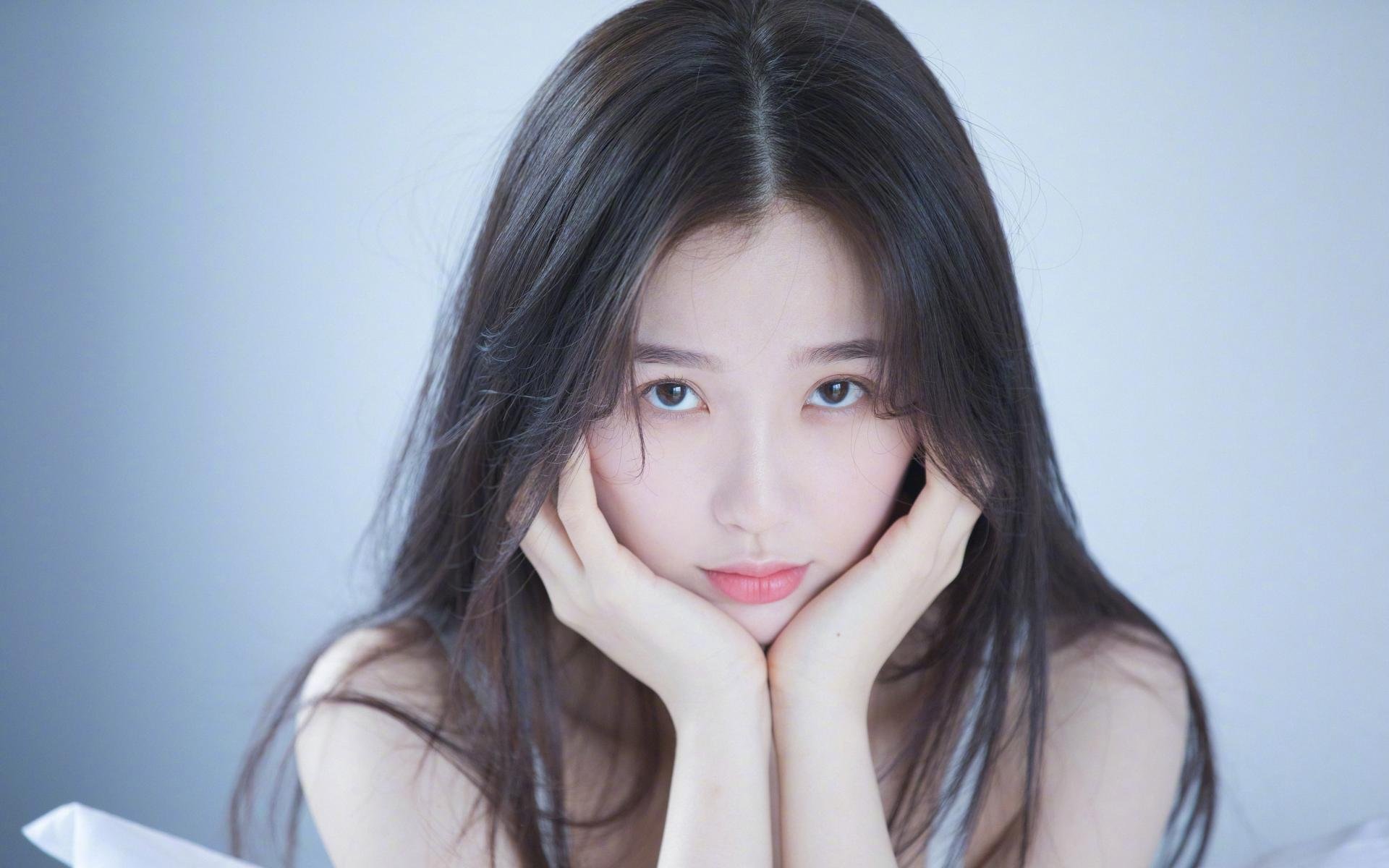 墨西哥球员脚底打滑摔出界，被判越位？，墨西哥队员