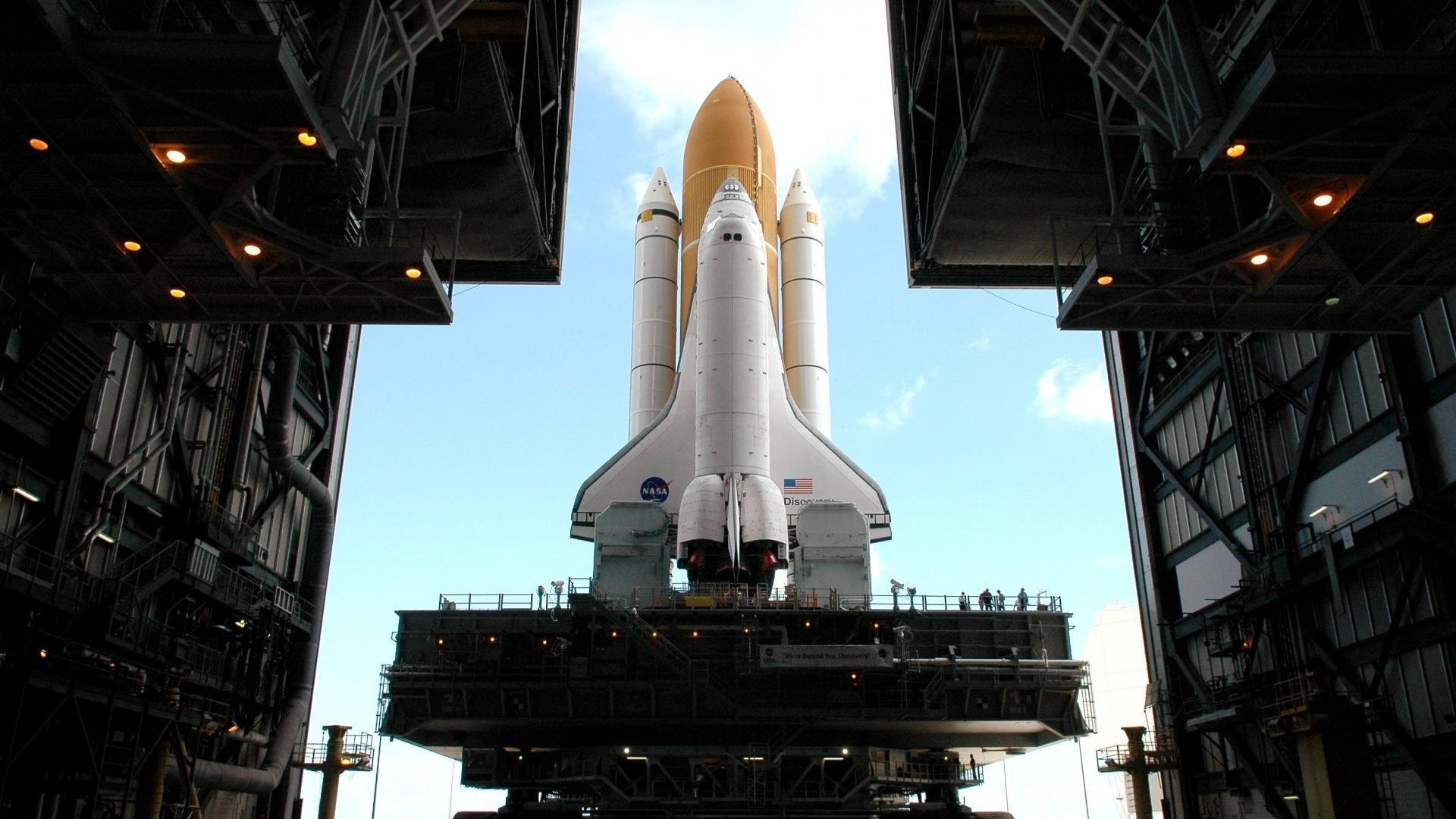 战火燃烧：球场上的对决激情四射，无人能挡，战火燃烧歌词